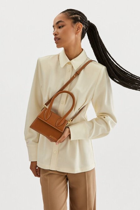 شنطة -   JACQUEMUS le chiquito Moyen / شامل علبة الشركة - jm02 - brown <br> <span class='text-color-warm'>نفدت الكمية</span>